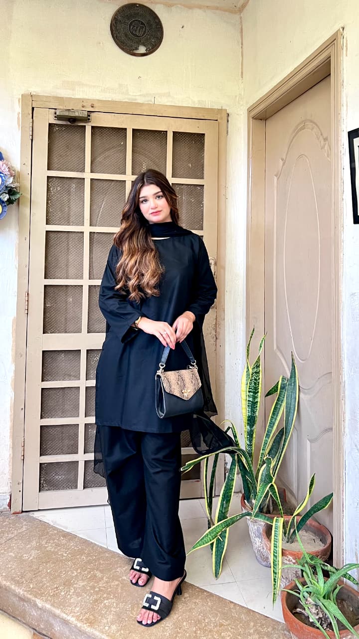 Ovelin – 3 Piece Black Suit