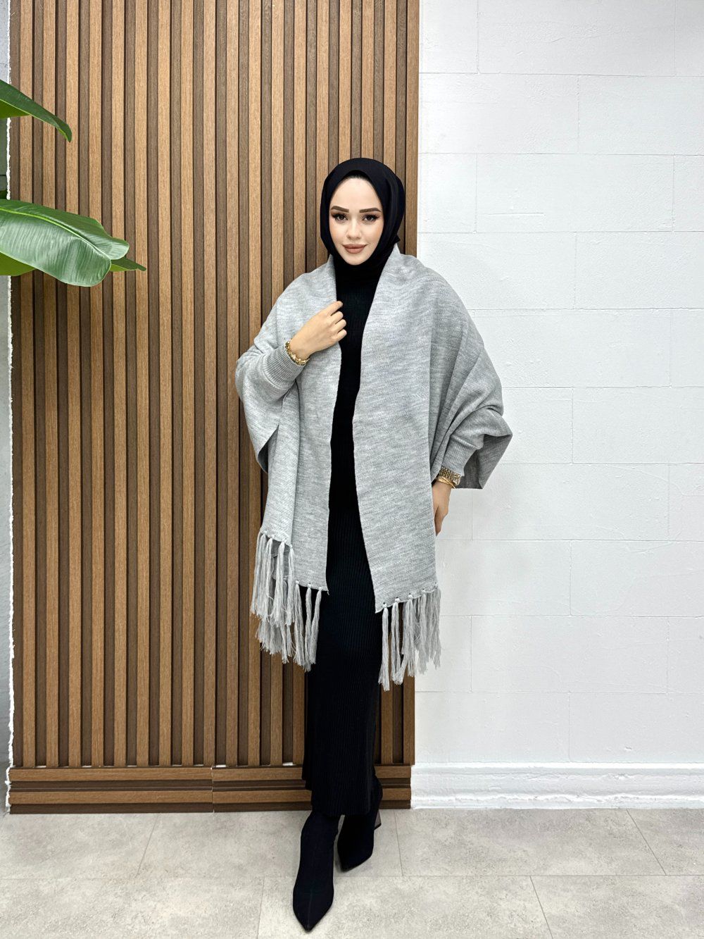 Women fleece shawls ready to wear