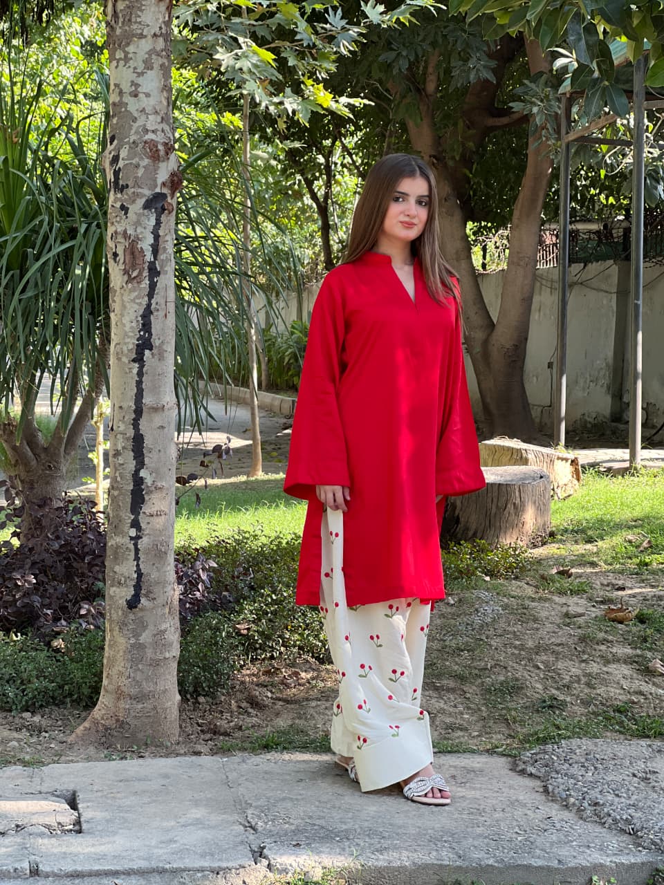 LAL PARI EMBROIDERY 2PC  ( FARSHI)