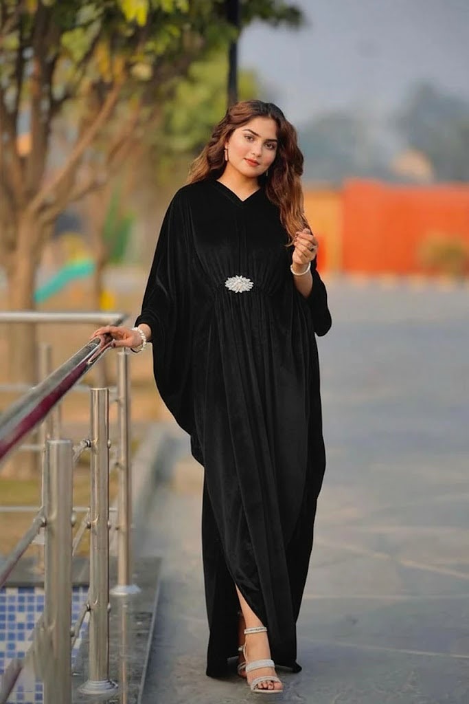 Luxury Velvet Kaftan – Elegant Flowing Evening Wear