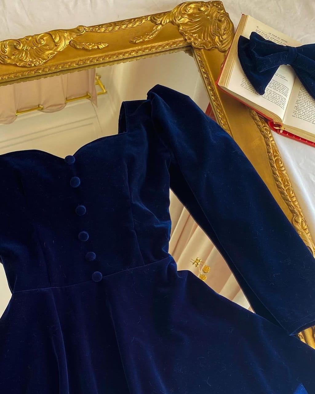 Vintage-Inspired Velvet Sweetheart Maxi Dress